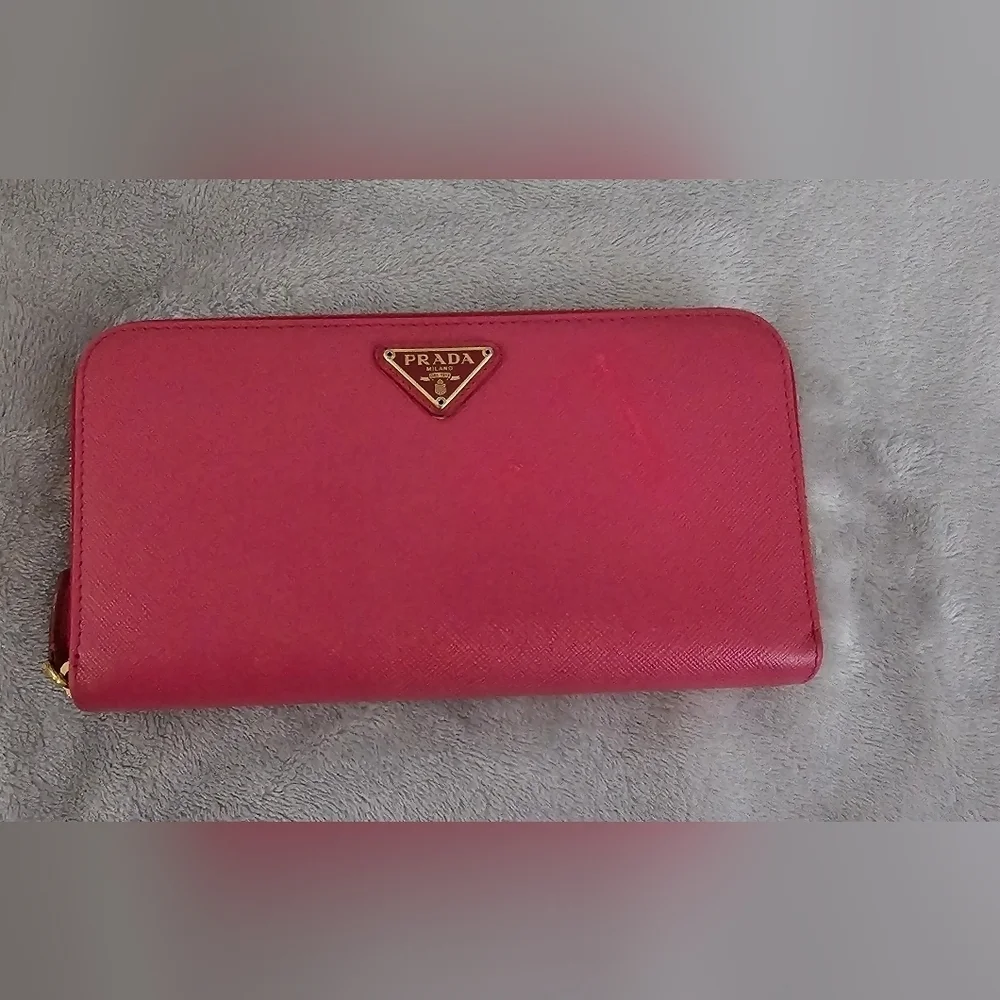 AUTHENTIC PRADA CONTINENTAL PINK WALLET 💗 💓 💕